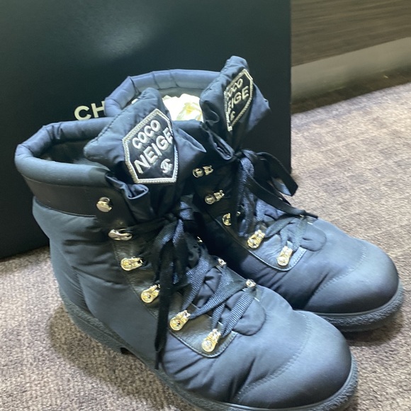 Chanel Puffer Boots Size 41.5 - Picture 4 of 8